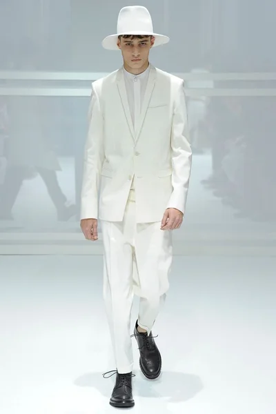 Look 13